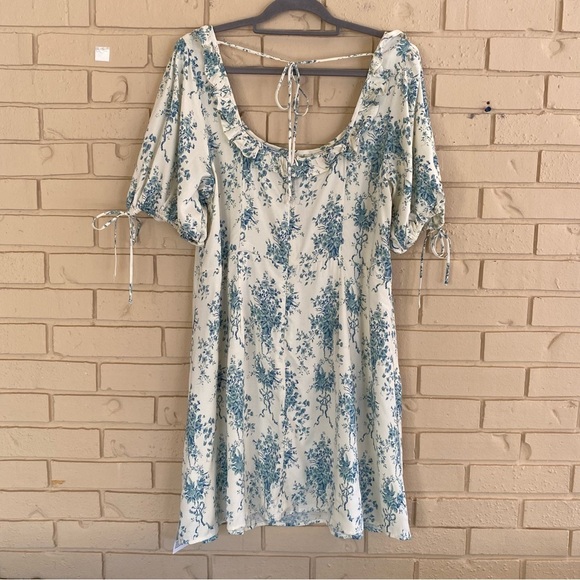 LAST CHANCE ASOS Blue Floral Mini Dress - Picture 5 of 9